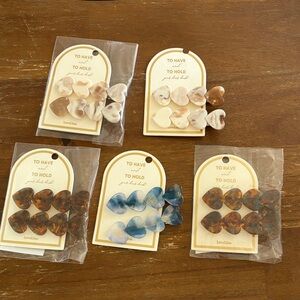 crease free heart hair clip bundle
OG $12 each